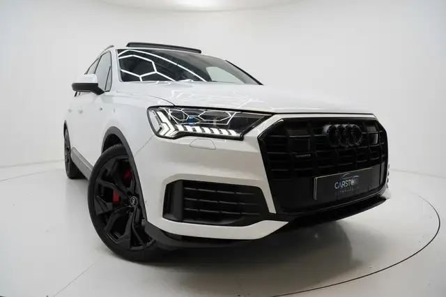 Audi Q7 view 9