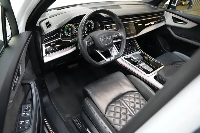 Audi Q7 view 14