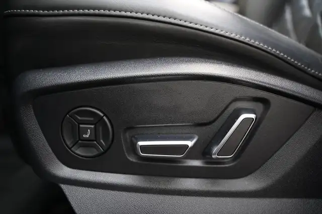 Audi Q7 view 17