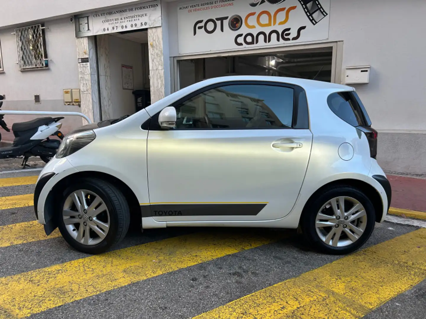 Toyota iQ 100 VVT-I Q³ START\u0026STOP Weiß - 2