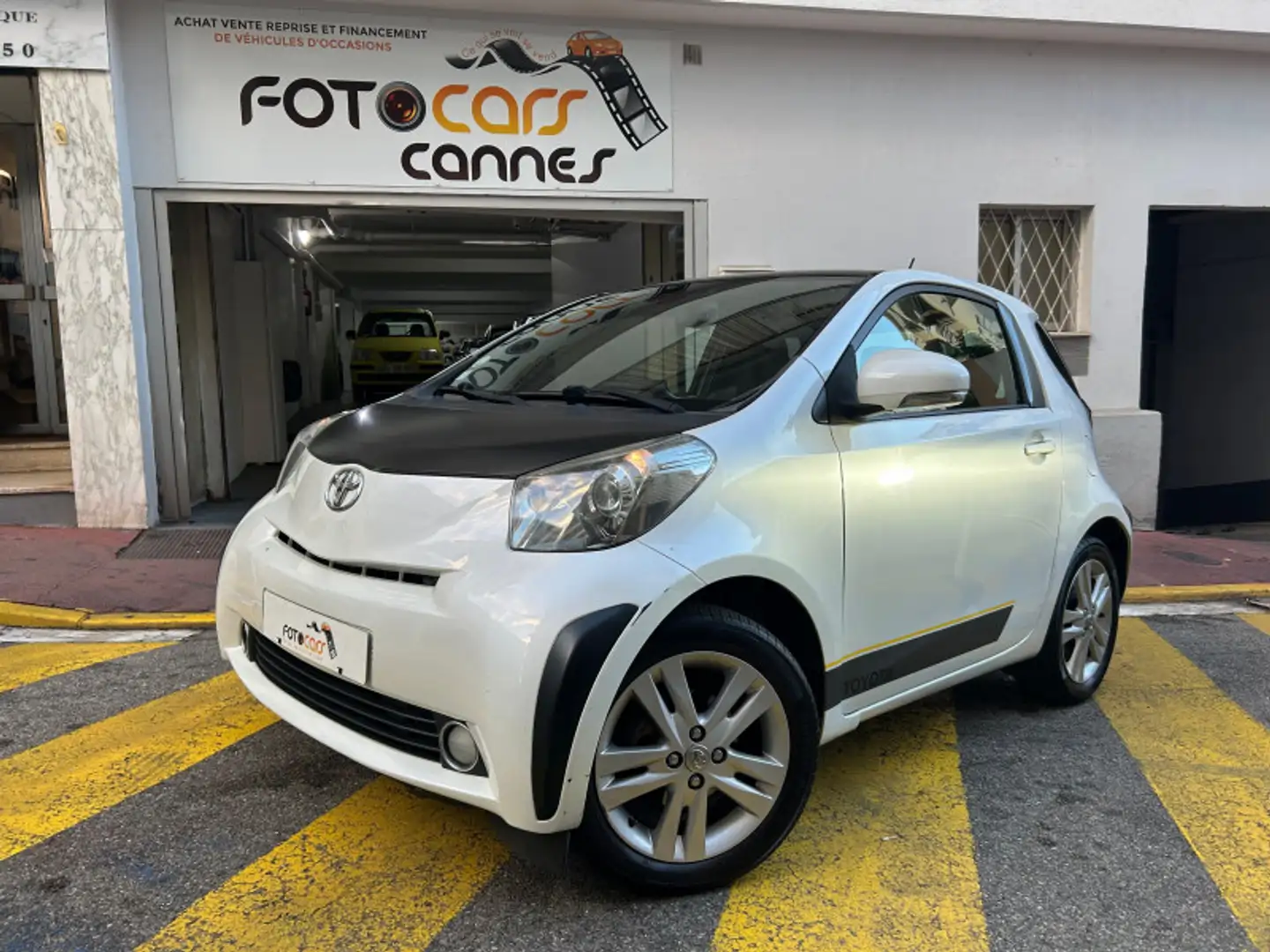 Toyota iQ 100 VVT-I Q³ START\u0026STOP Weiß - 1