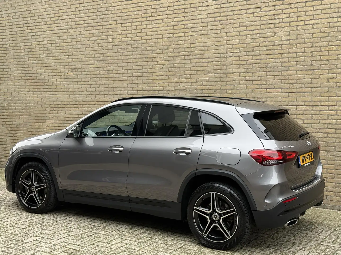 Mercedes-Benz GLA 250 e AMG Line | Panoramadak | Adaptieve cruise | Sfee Grijs - 2