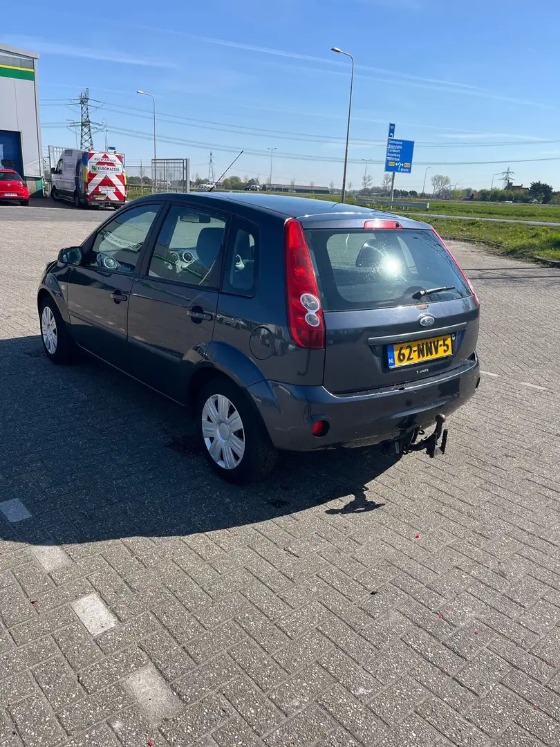 Ford Fiesta 1.4-16V Ambiente Grijs - 2