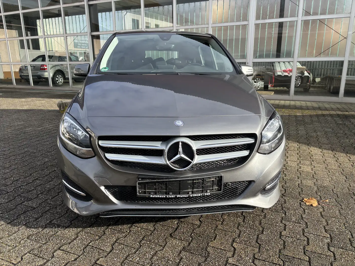 Mercedes-Benz B 180 B-Klasse Style AHK Navigation anklappbare Spiegel Grau - 2