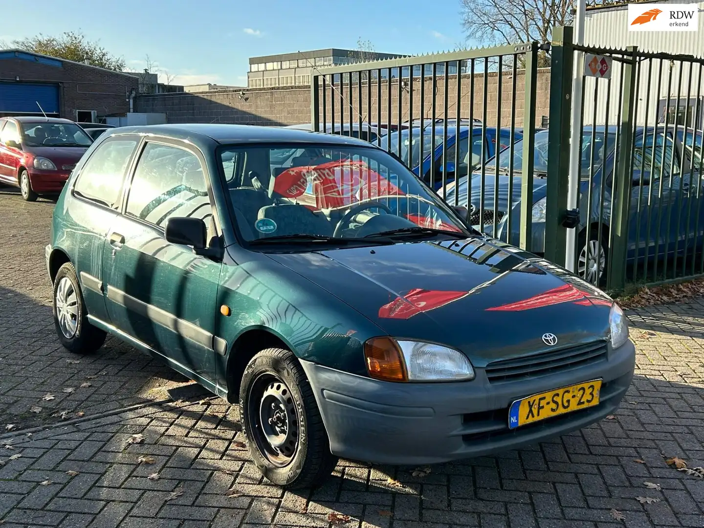 Toyota Starlet 1.3-16V XLi Automaat nieuwe apk Groen - 1