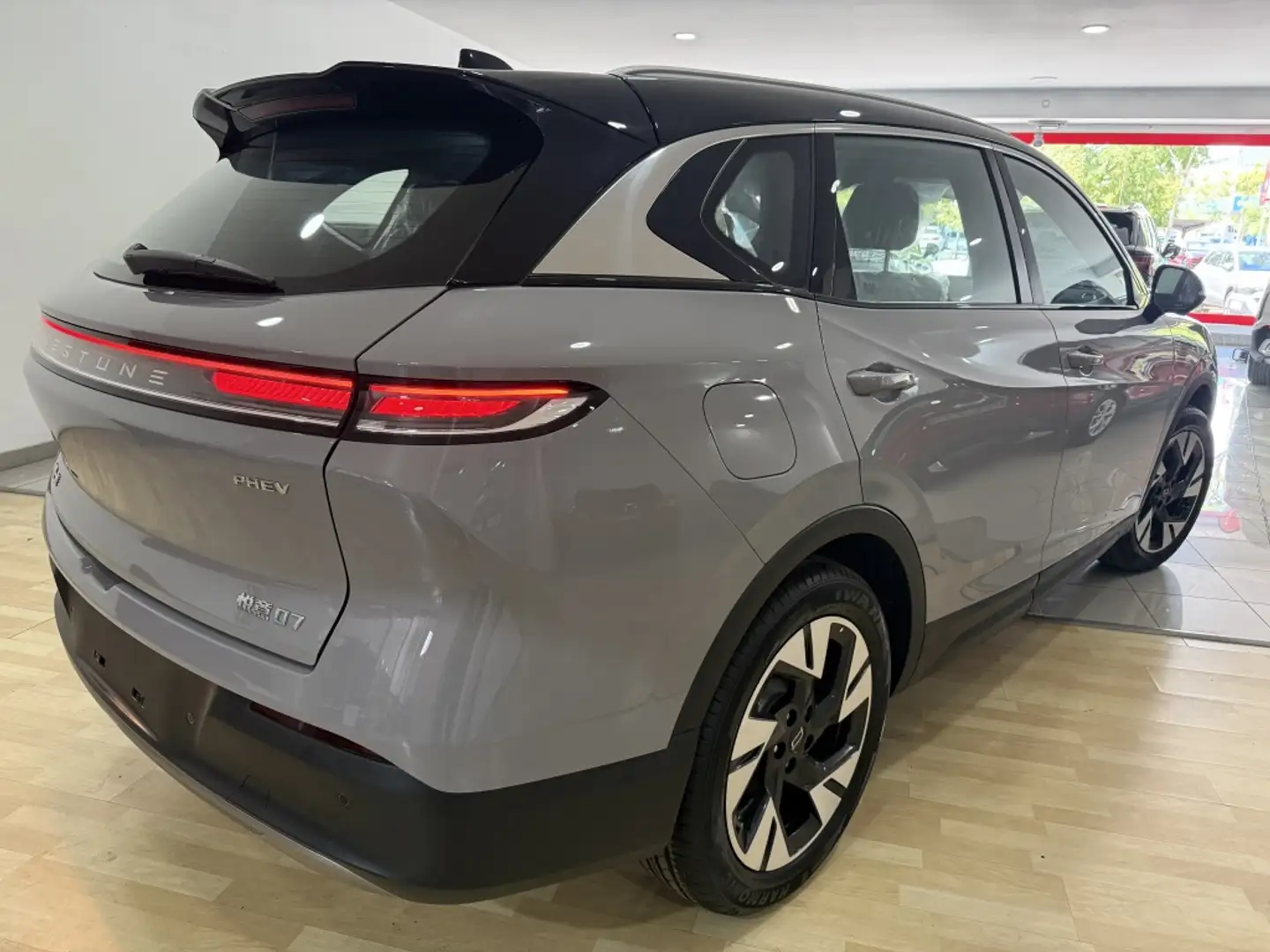 Bestune Joyee 07 1.5 Phev Premium 110 Grau - 2