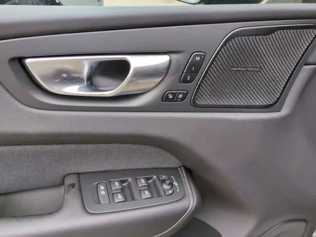 Volvo XC60 view 12