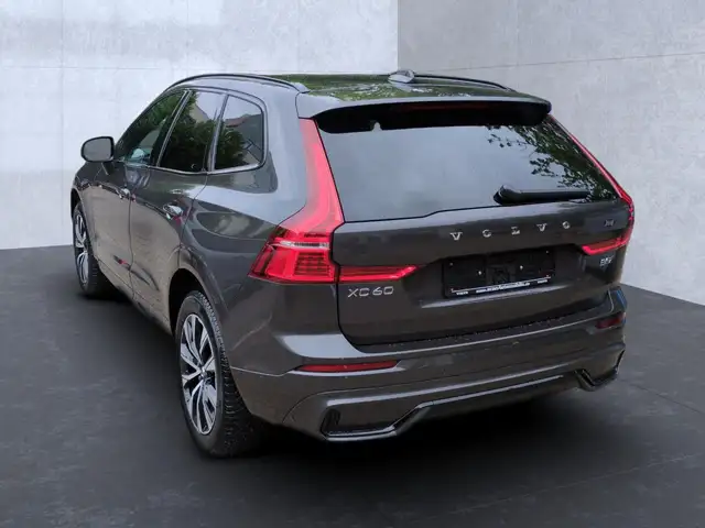 Volvo XC60 view 5