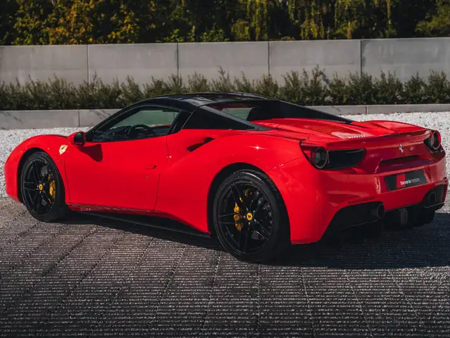 Ferrari 488 view 10