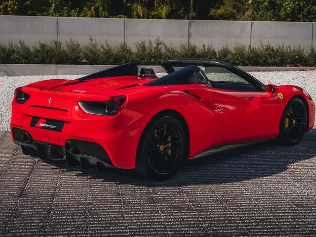 Ferrari 488 view 7
