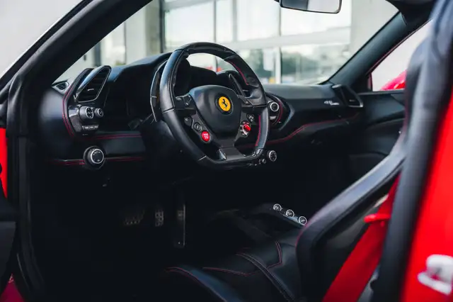 Ferrari 488 view 14