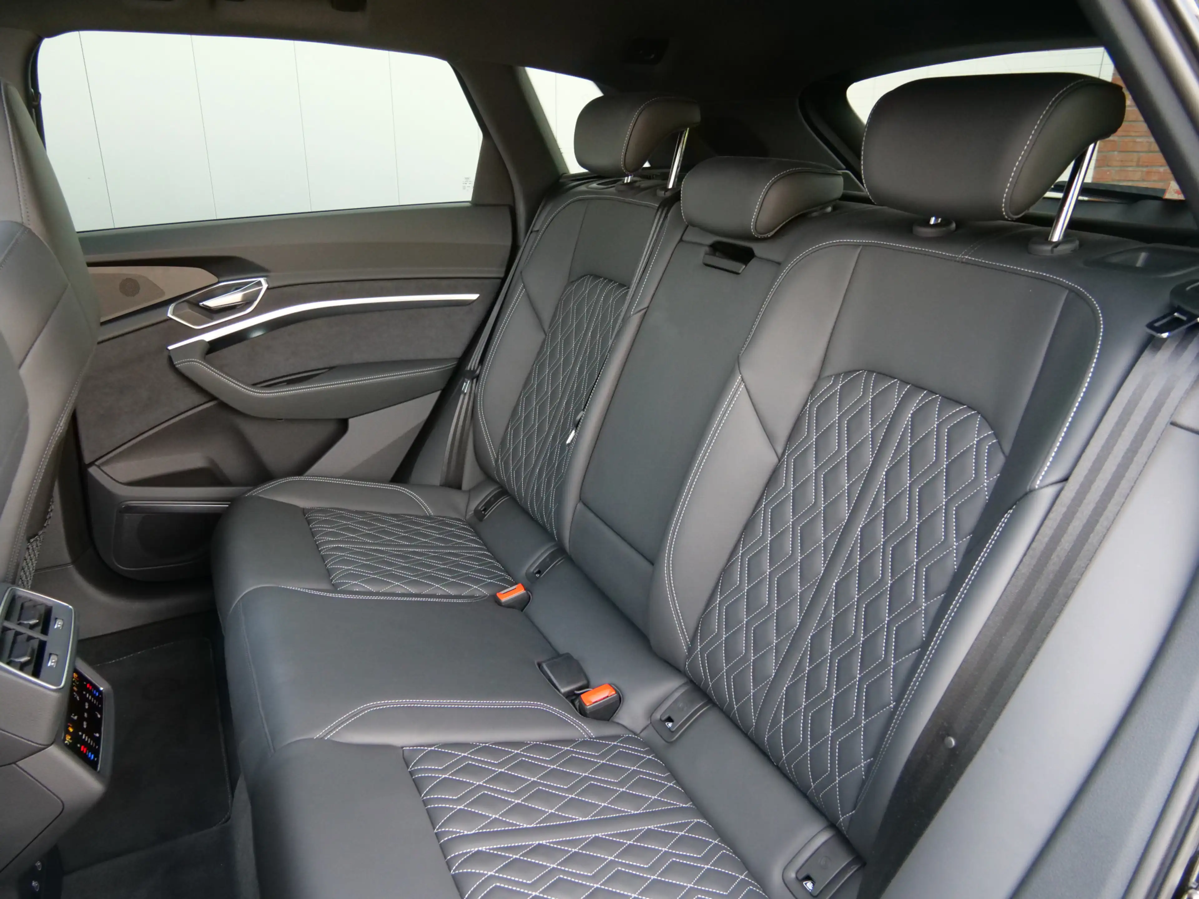 Audi SQ8 e-tron quattro 115 kWh 504 Pk Automaat Navi / DAB / Leer — photo 46
