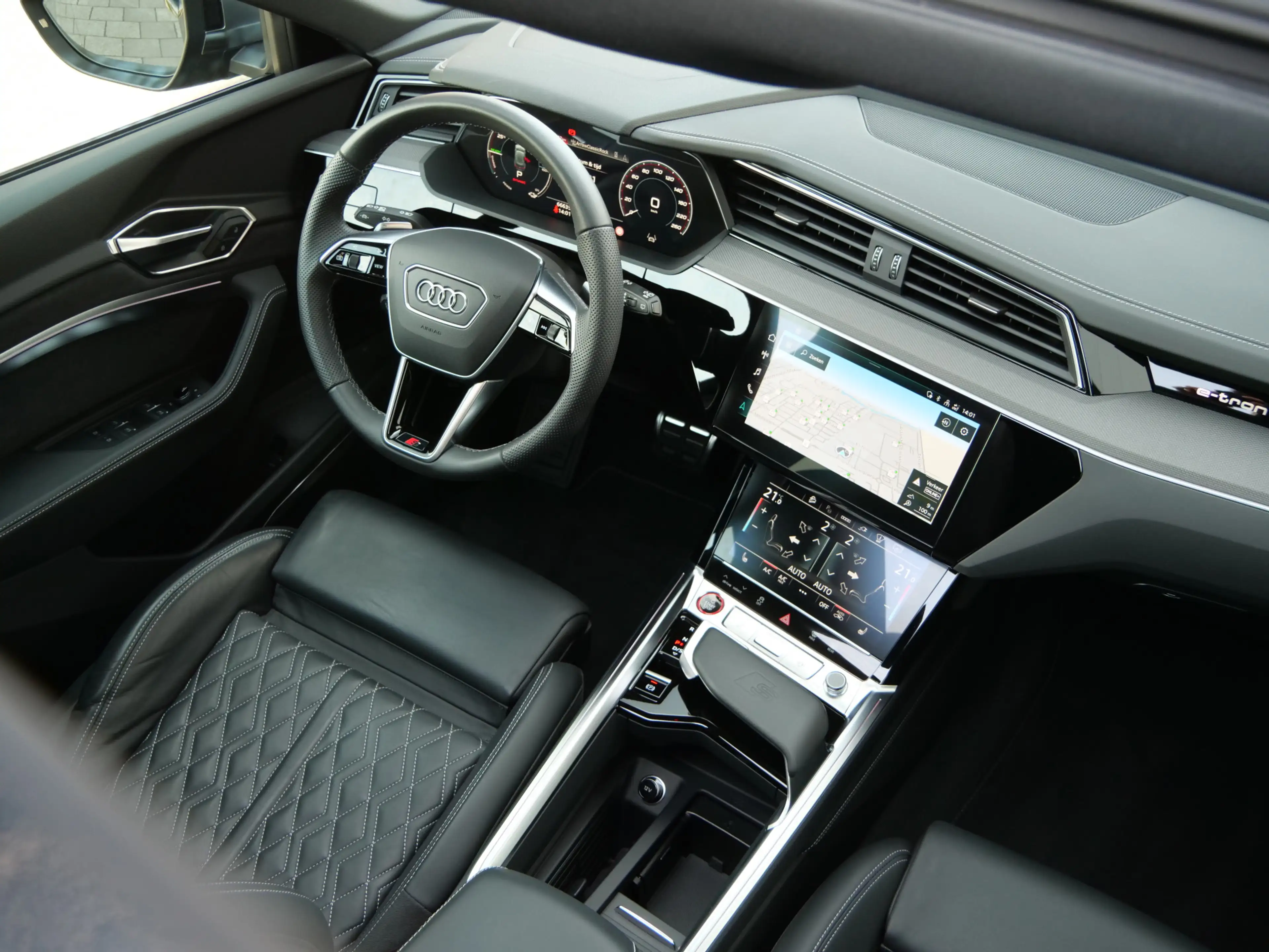 Audi SQ8 e-tron quattro 115 kWh 504 Pk Automaat Navi / DAB / Leer — photo 33