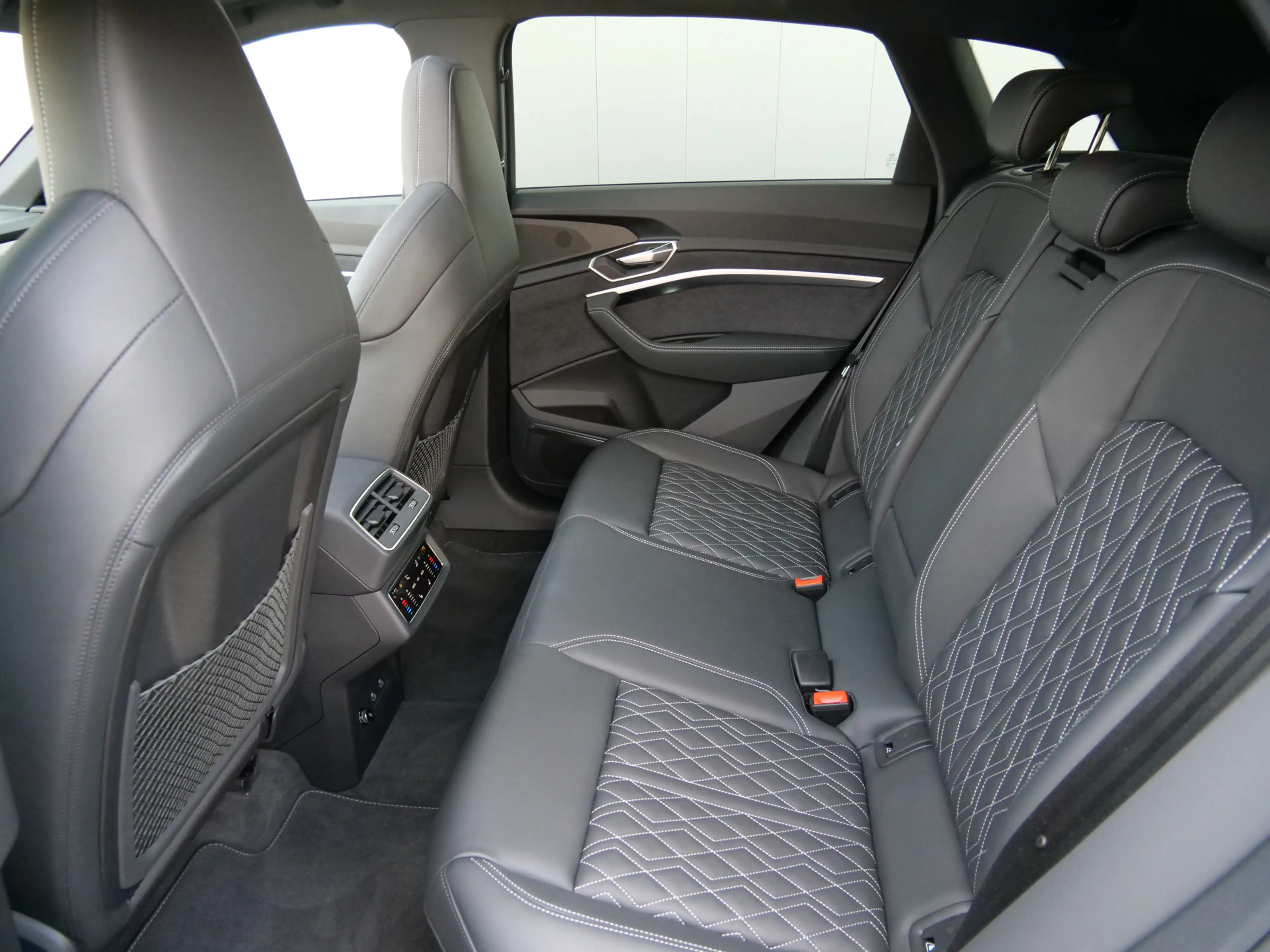 Audi SQ8 e-tron quattro 115 kWh 504 Pk Automaat Navi / DAB / Leer — photo 48
