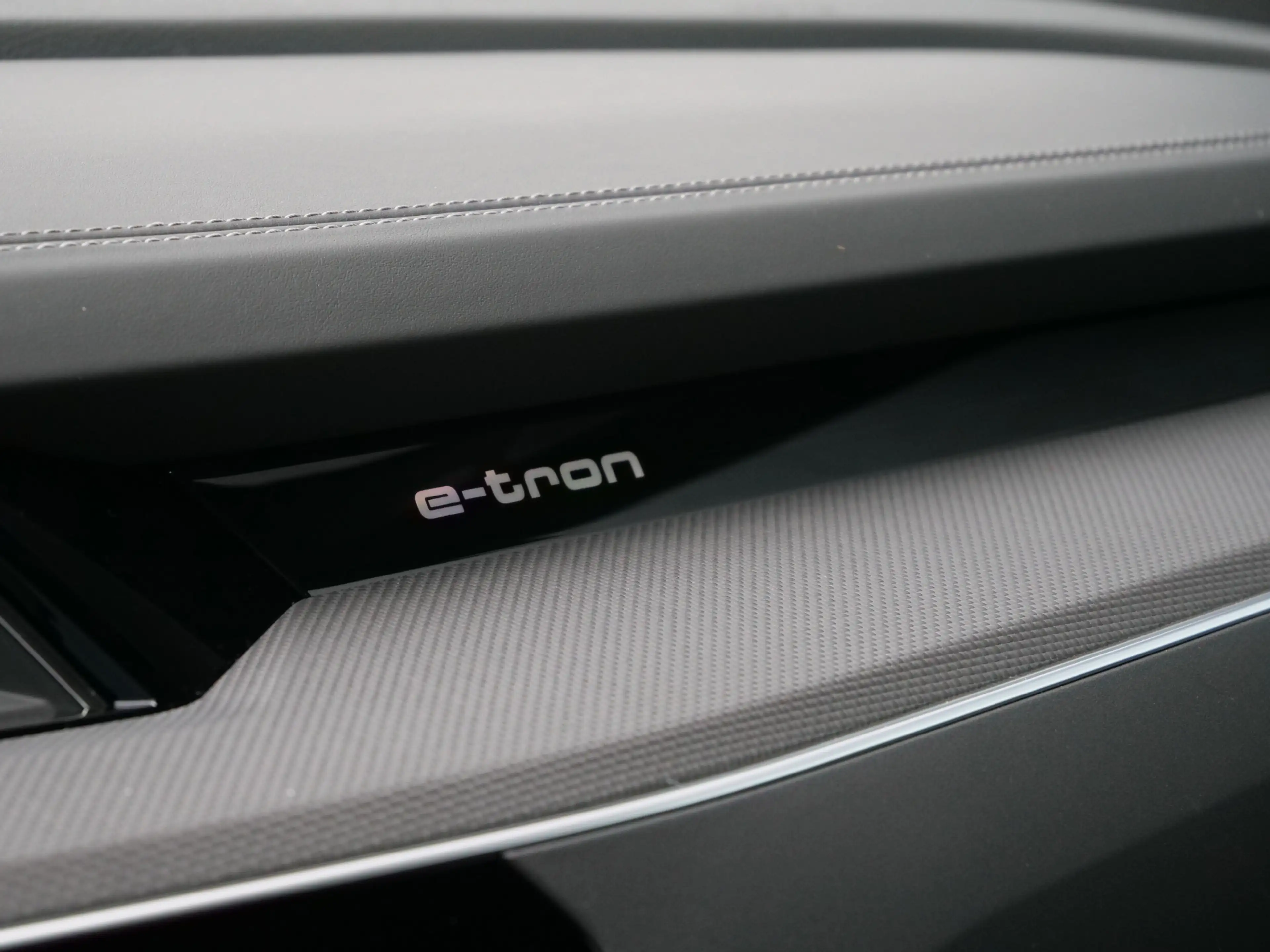Audi SQ8 e-tron quattro 115 kWh 504 Pk Automaat Navi / DAB / Leer — photo 15