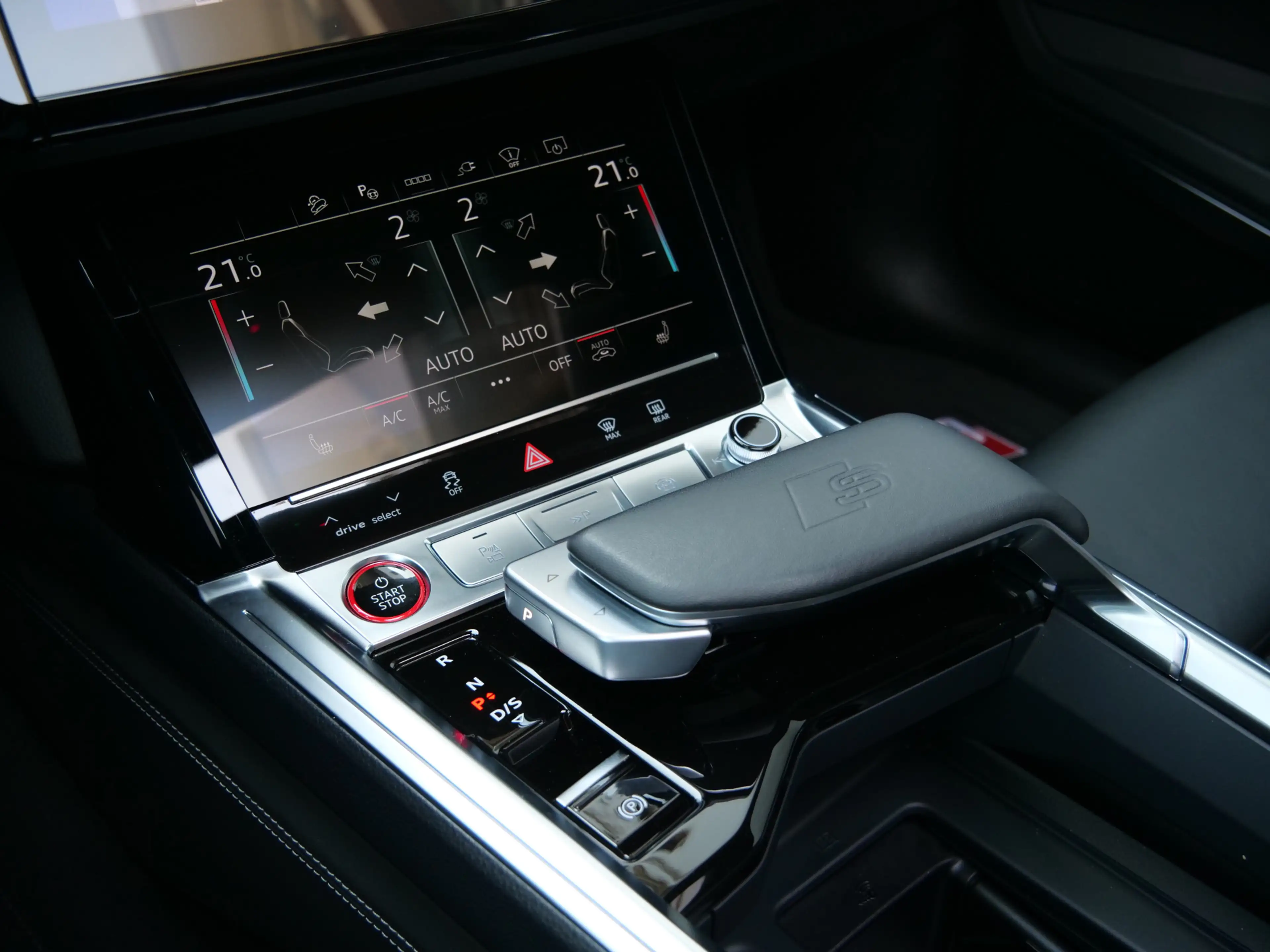 Audi SQ8 e-tron quattro 115 kWh 504 Pk Automaat Navi / DAB / Leer — photo 28