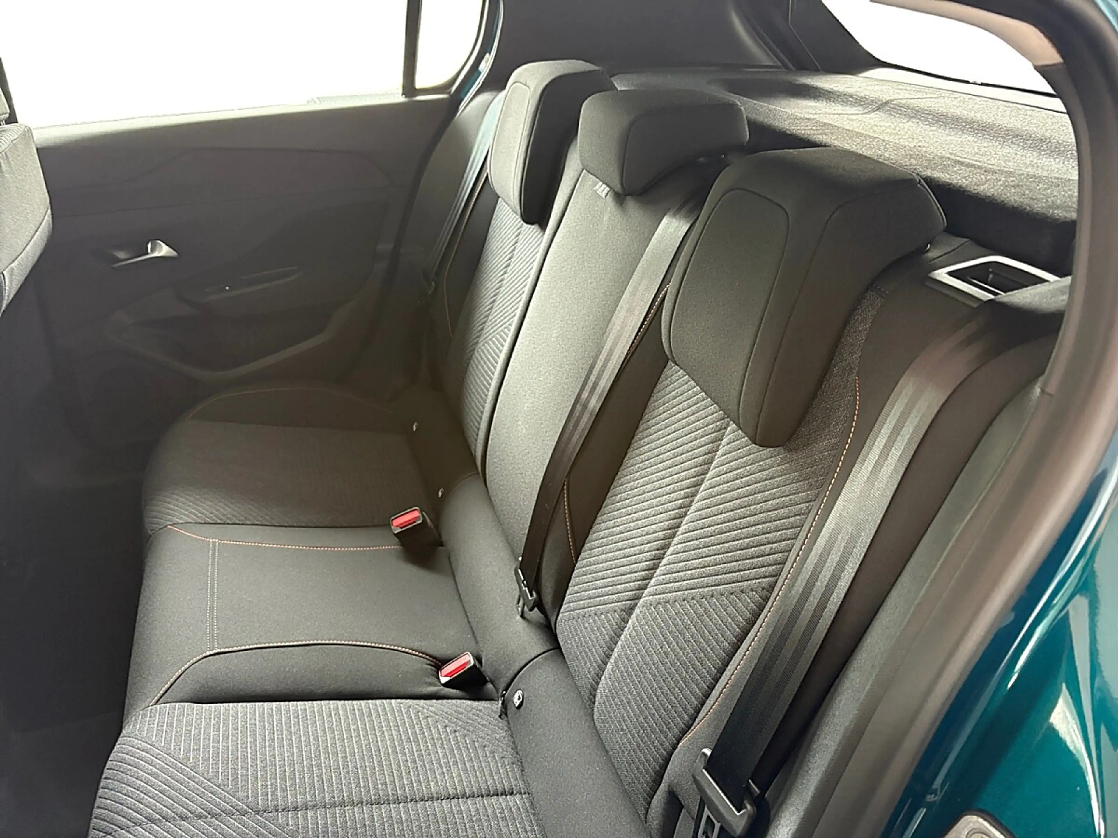 Peugeot 308 Hybrid 145 E-DCS6 Style — photo 25