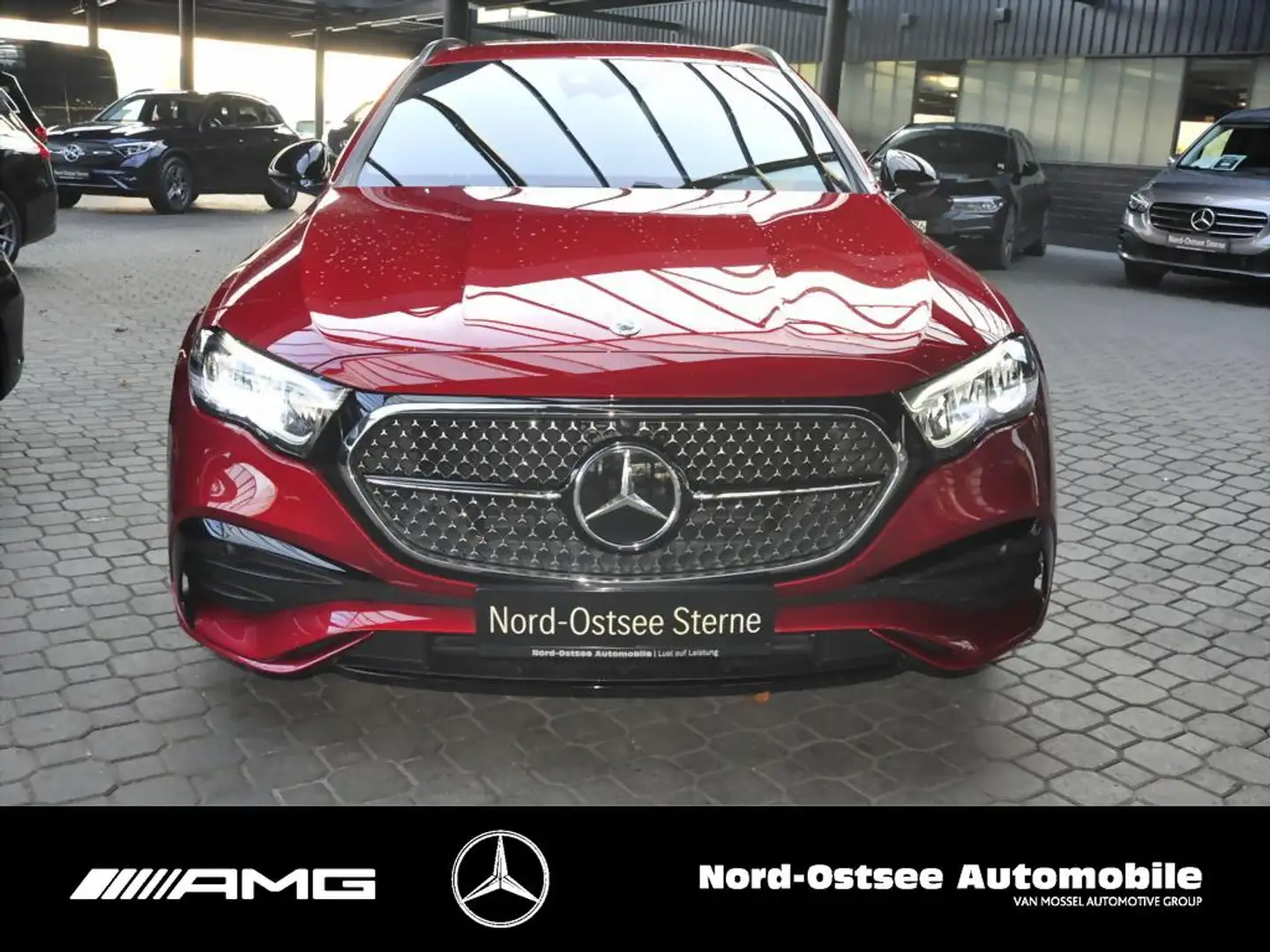 Mercedes-Benz E 300 e T AMG NIGHT DISTRO LED KAMERA AMBIENTE Rosso - 2