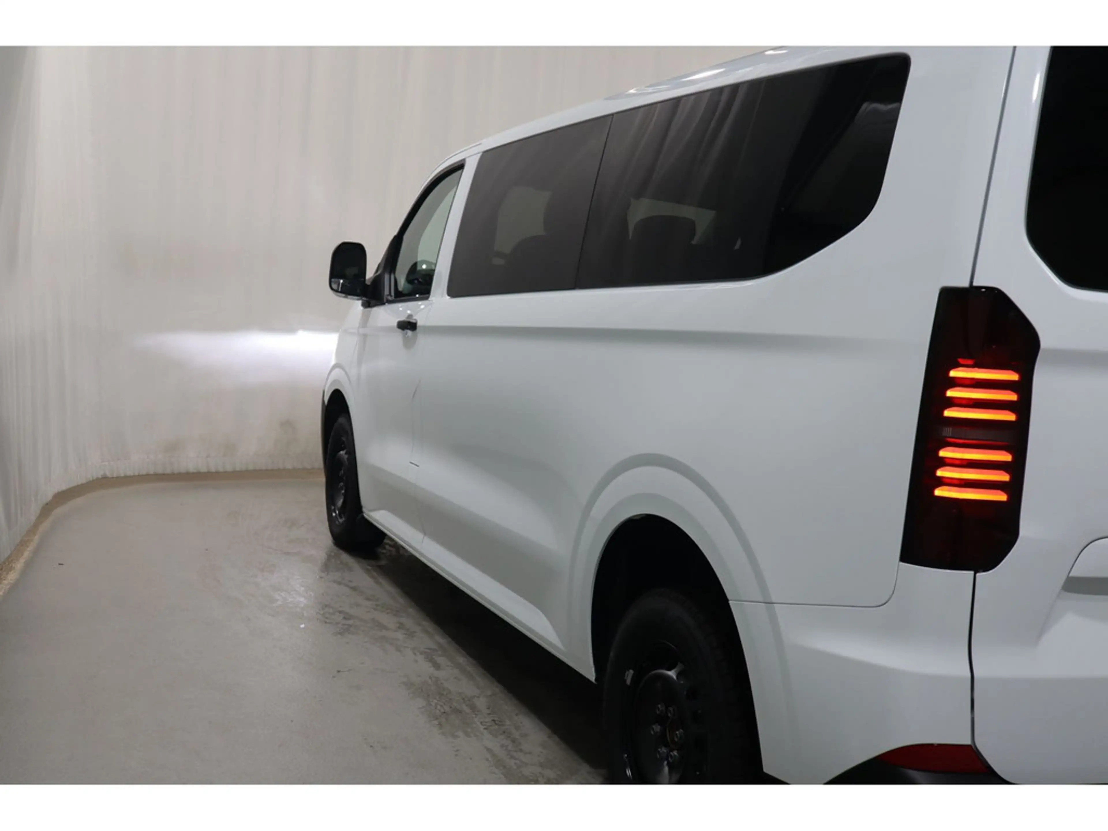 Volkswagen T7 Caravelle 2,0 l 81 kW TDI 6-Gang Radst. 3500 mm 2.0 TDI 81 kW LR — photo 14