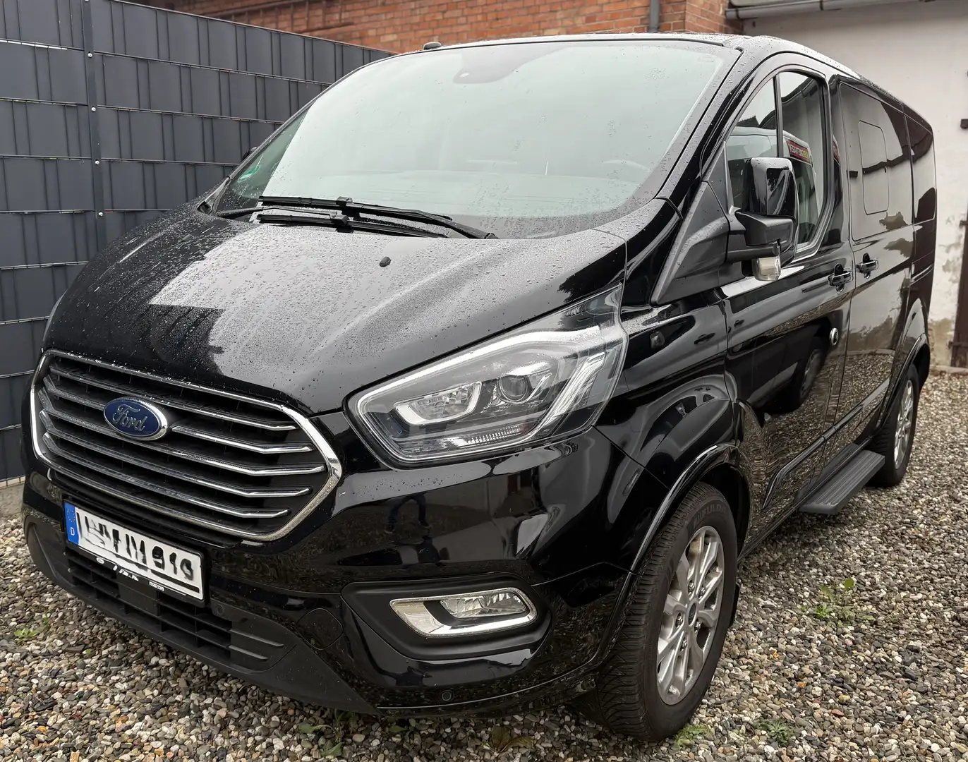 Ford Tourneo Custom 2,0 TDI (170 PS) Titanium X3 Automatik Schwarz - 1