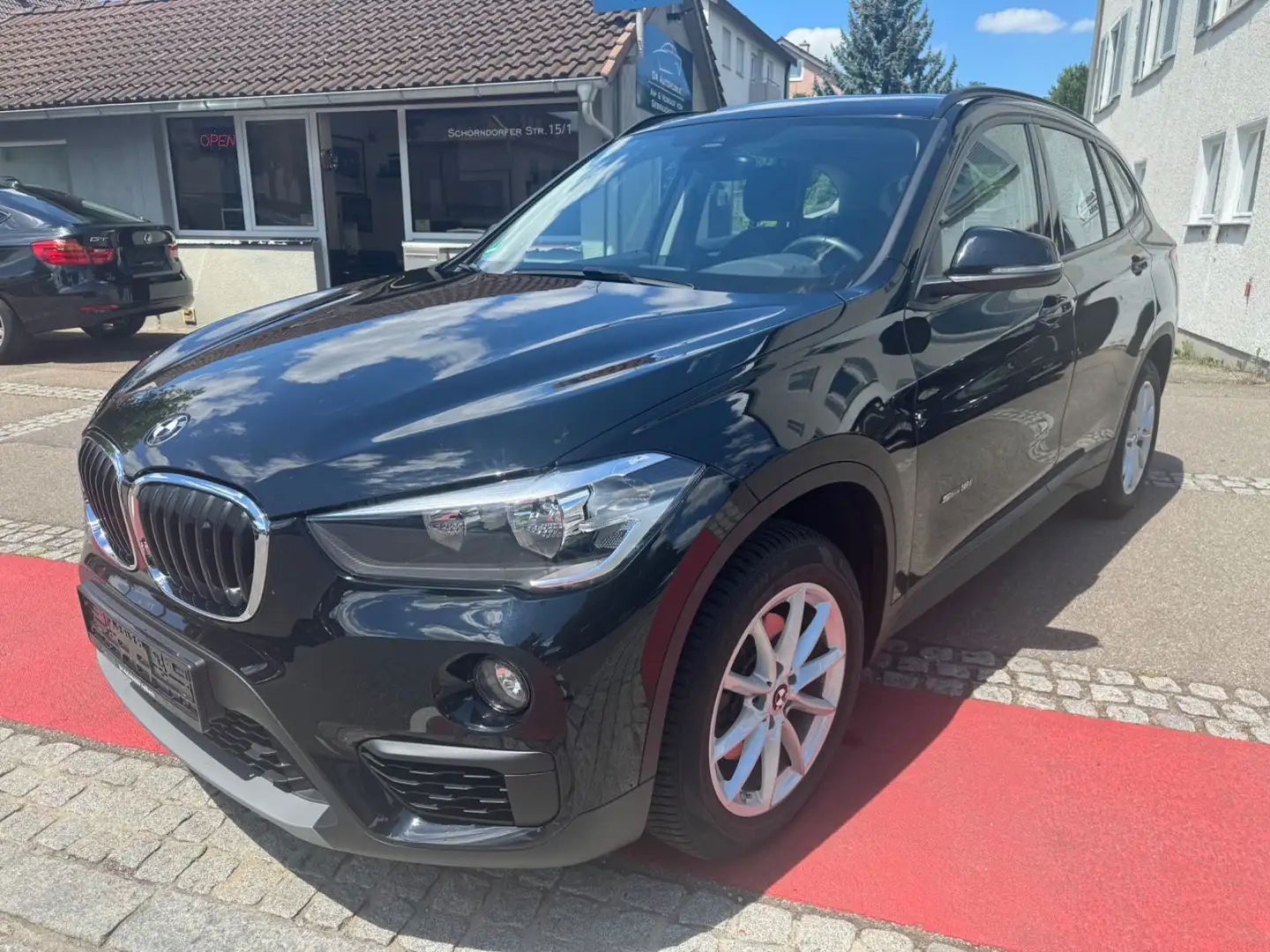 BMW X1 Baureihe X1 sDrive 18 i Advantage Zwart - 1