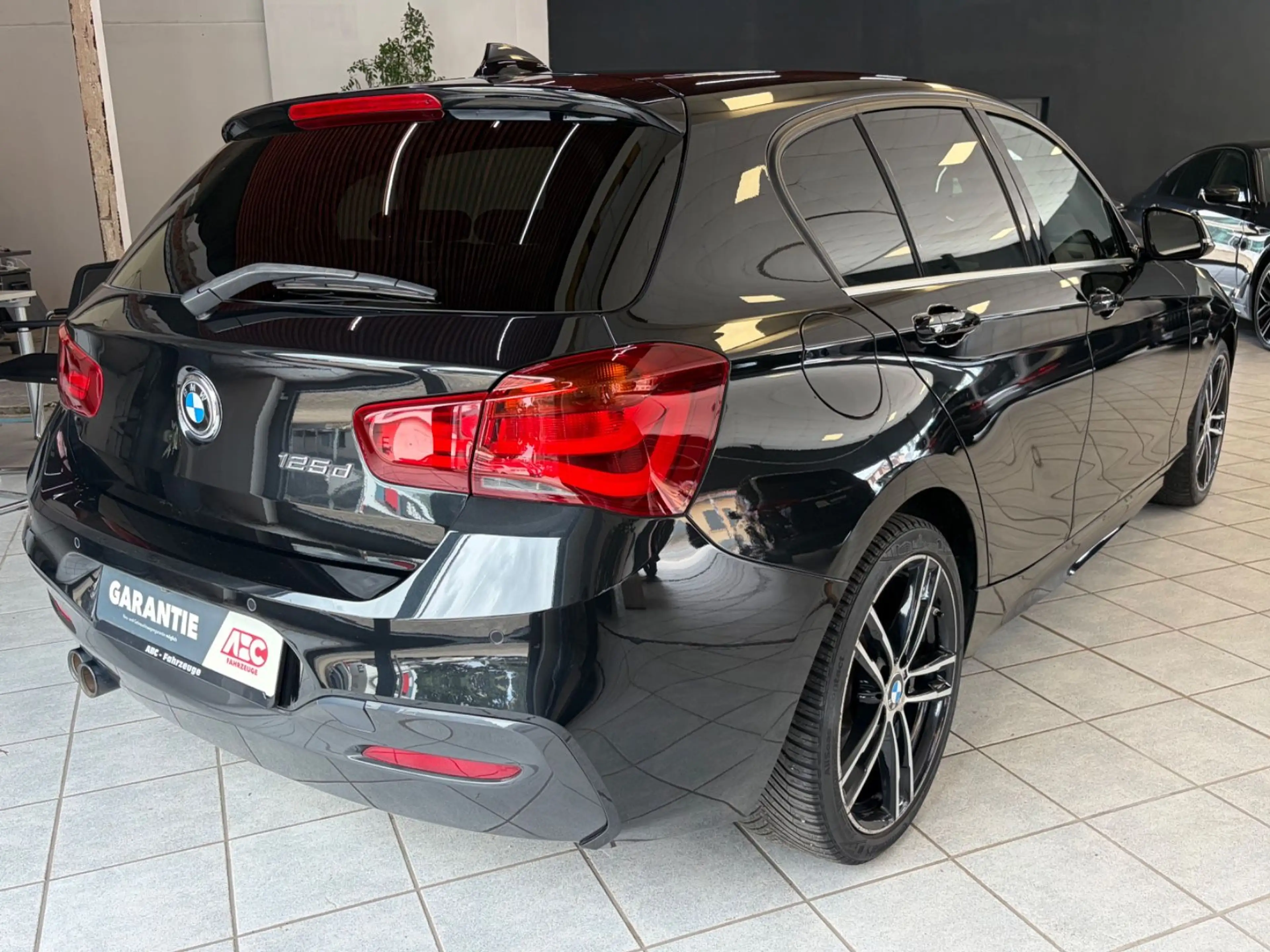 BMW 125 d Edition M Sport Shadow — photo 8