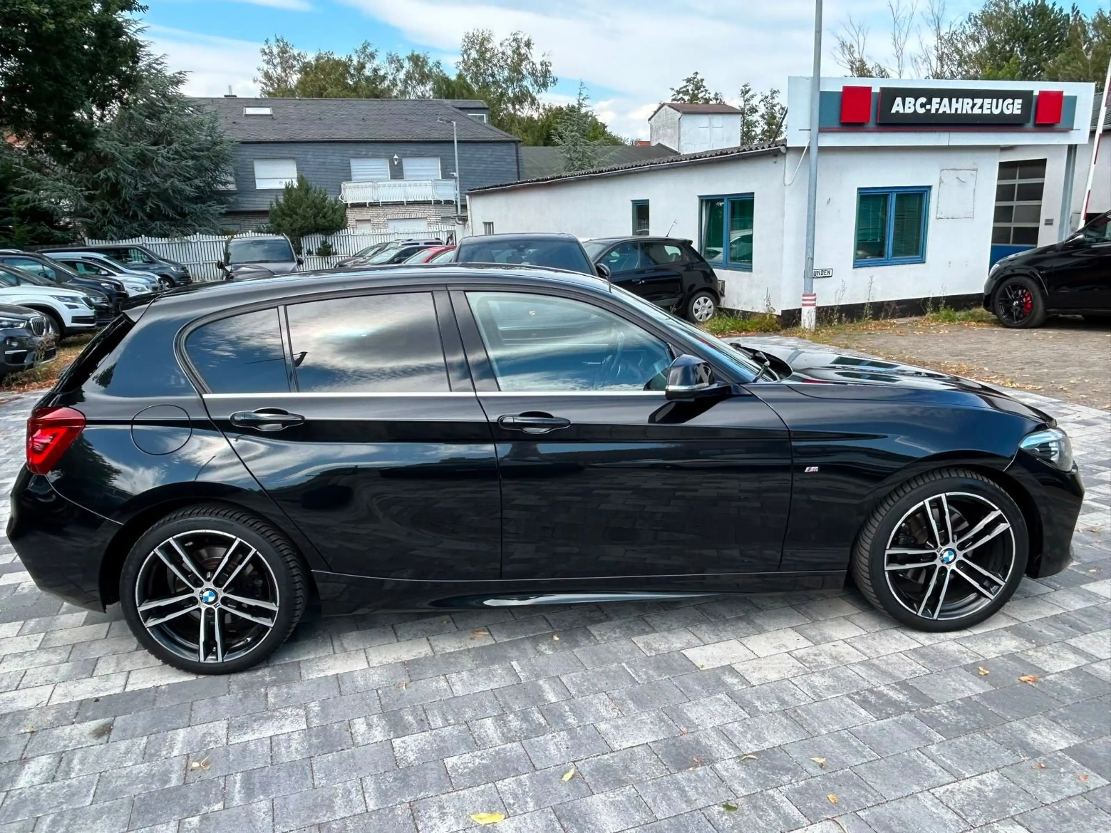 BMW 125 d Edition M Sport Shadow — photo 9