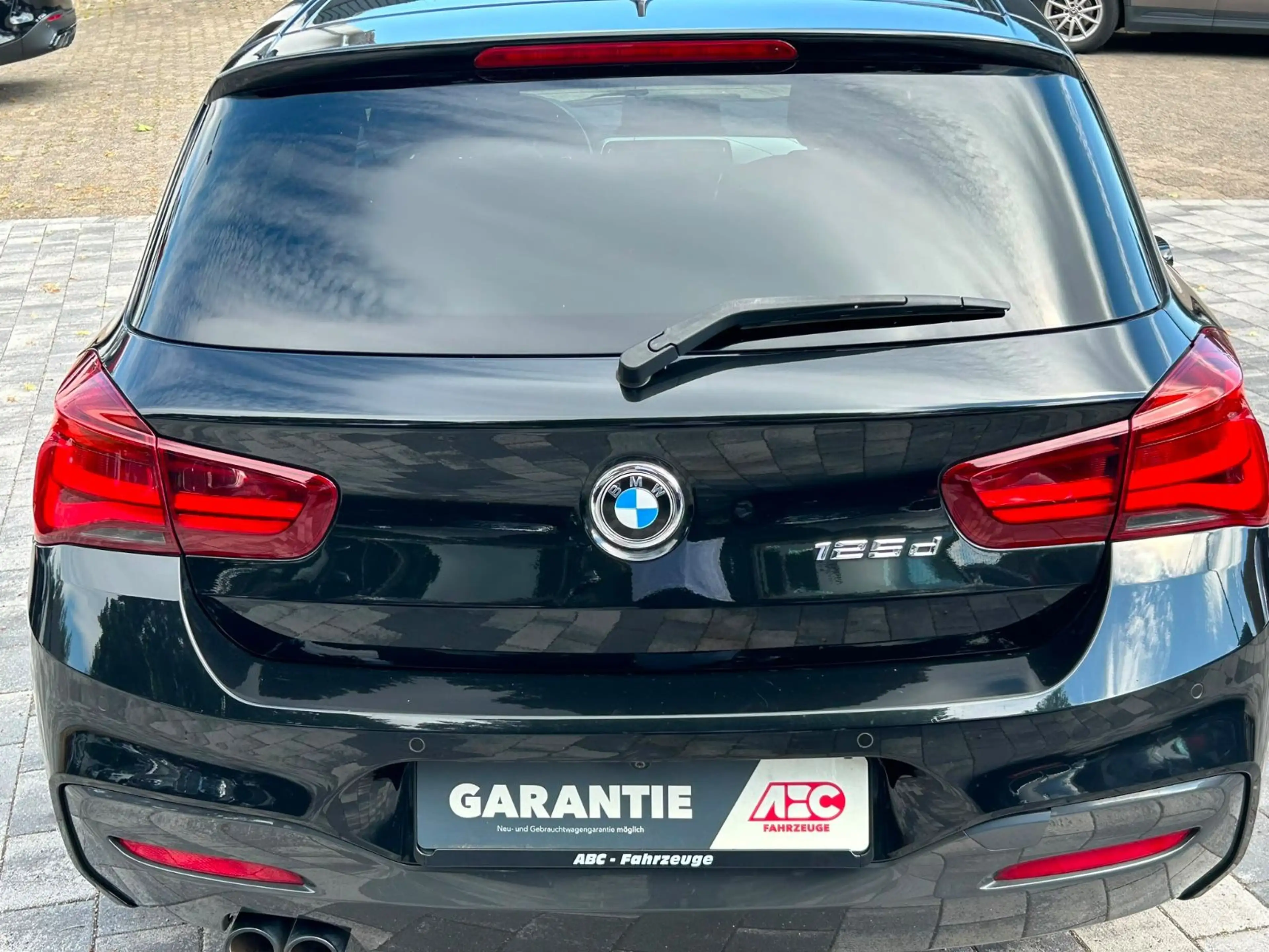 BMW 125 d Edition M Sport Shadow — photo 8