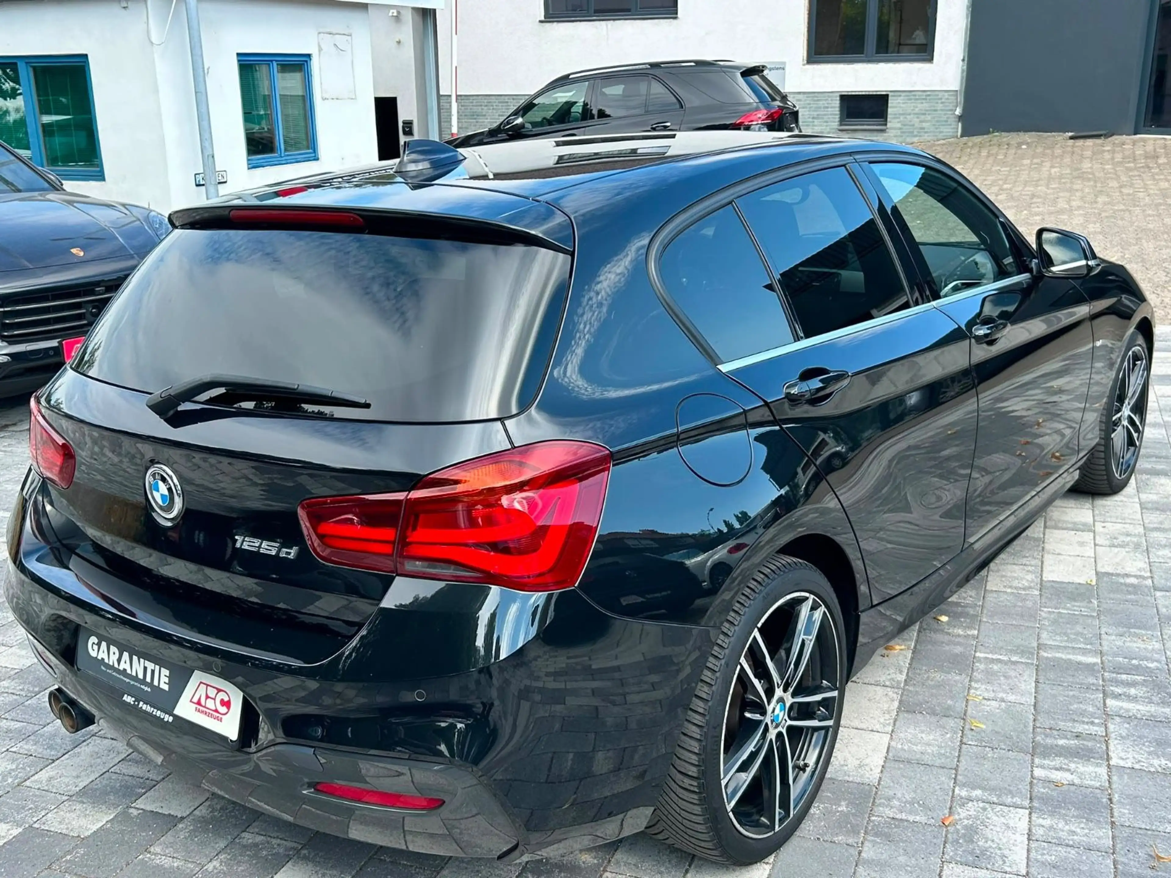 BMW 125 d Edition M Sport Shadow — photo 6