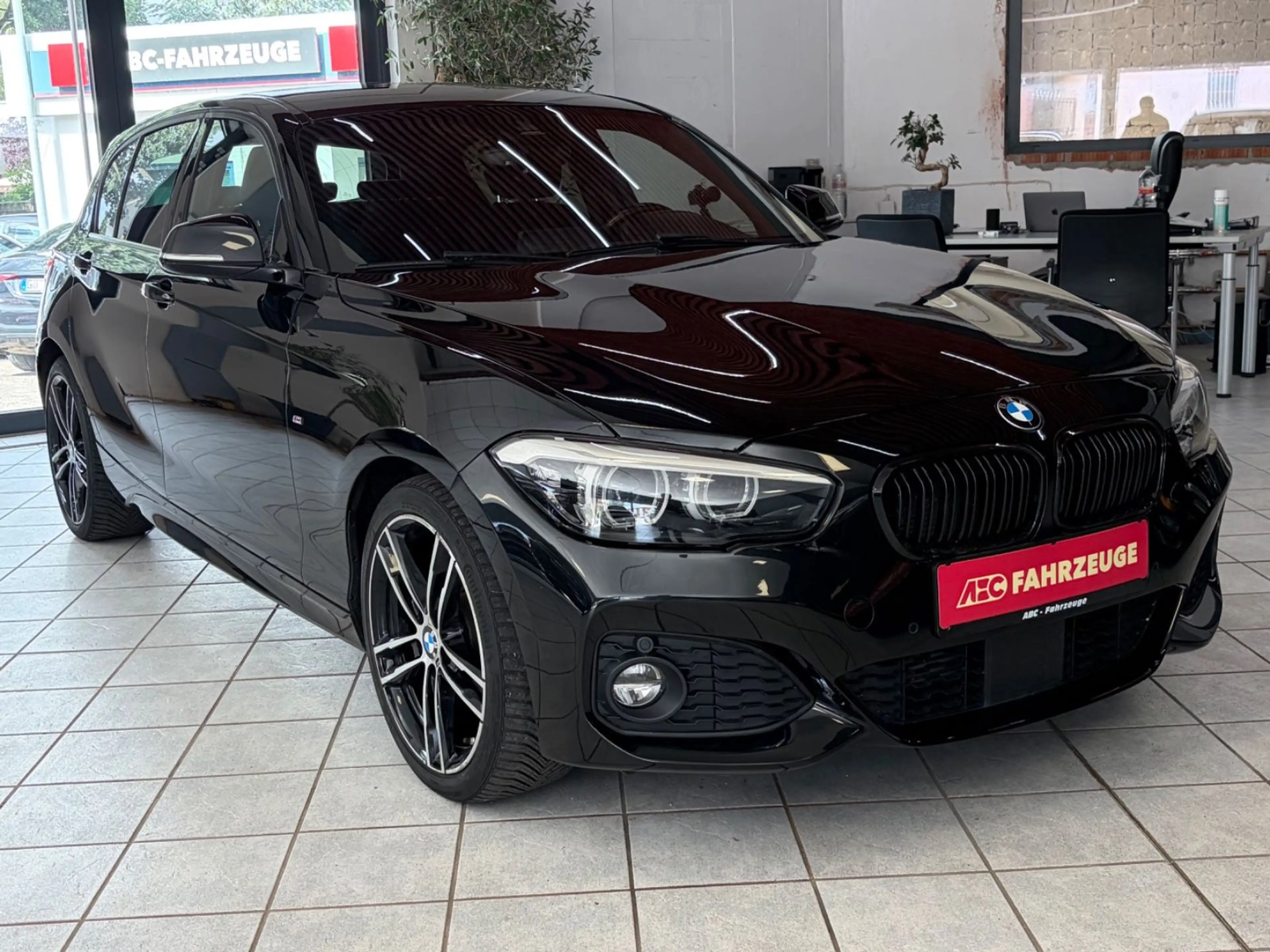 BMW 125 d Edition M Sport Shadow — photo 6