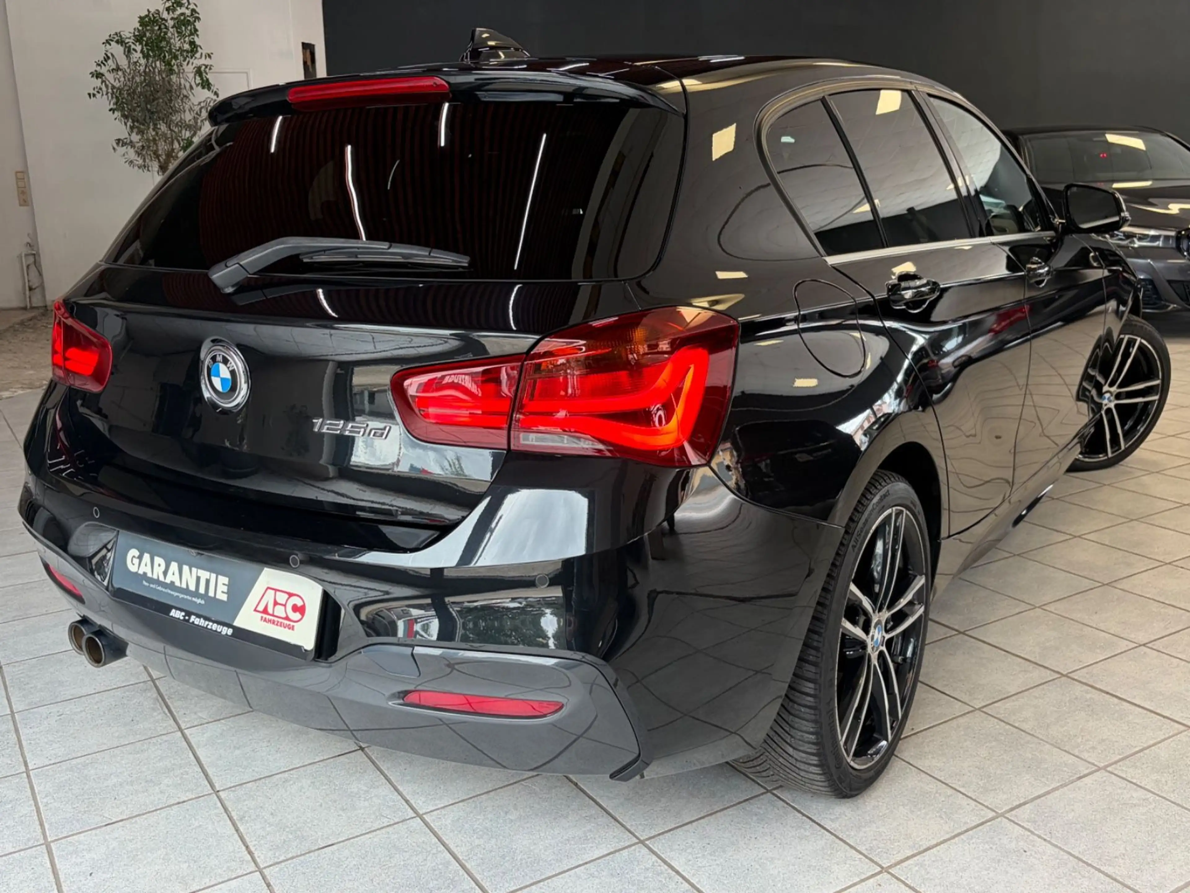 BMW 125 d Edition M Sport Shadow — photo 3