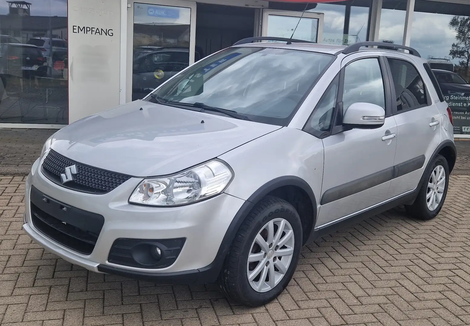 Suzuki SX4 1.6 VVT 4x4 Style+Ahk/Navi/PDC/Klimaauto/8fach ber Silber - 1