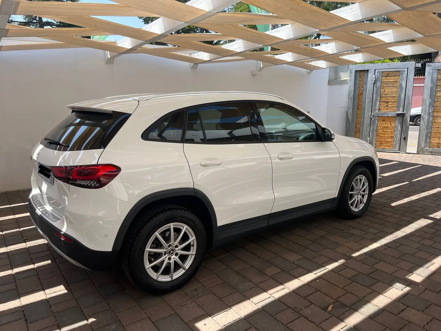 Mercedes-Benz GLA 180 GLA 180 d Business Extra auto White - 2