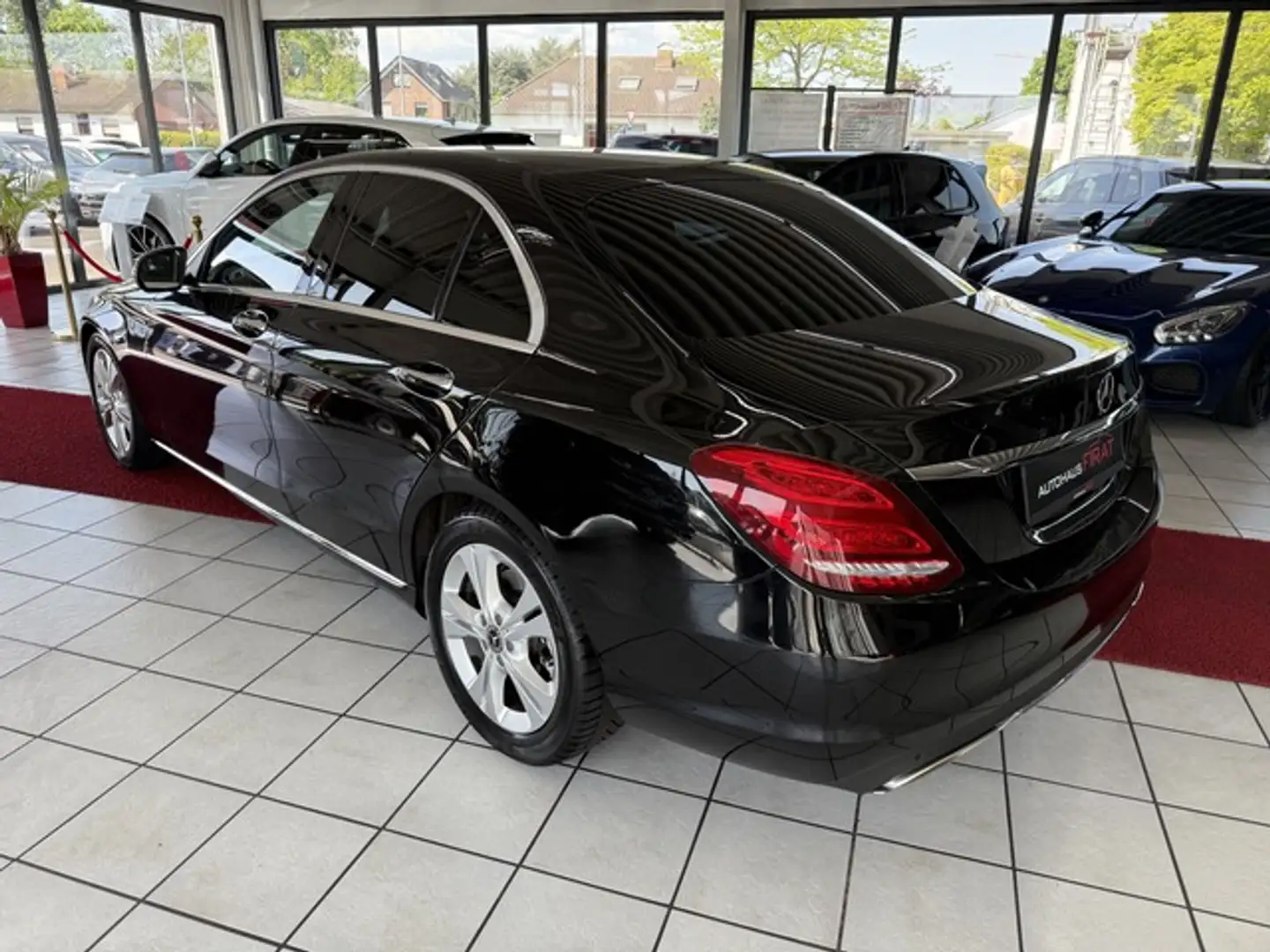 Mercedes-Benz C 250 Avantgarde Kamera360+Leder+Navi+Headup Display Schwarz - 2
