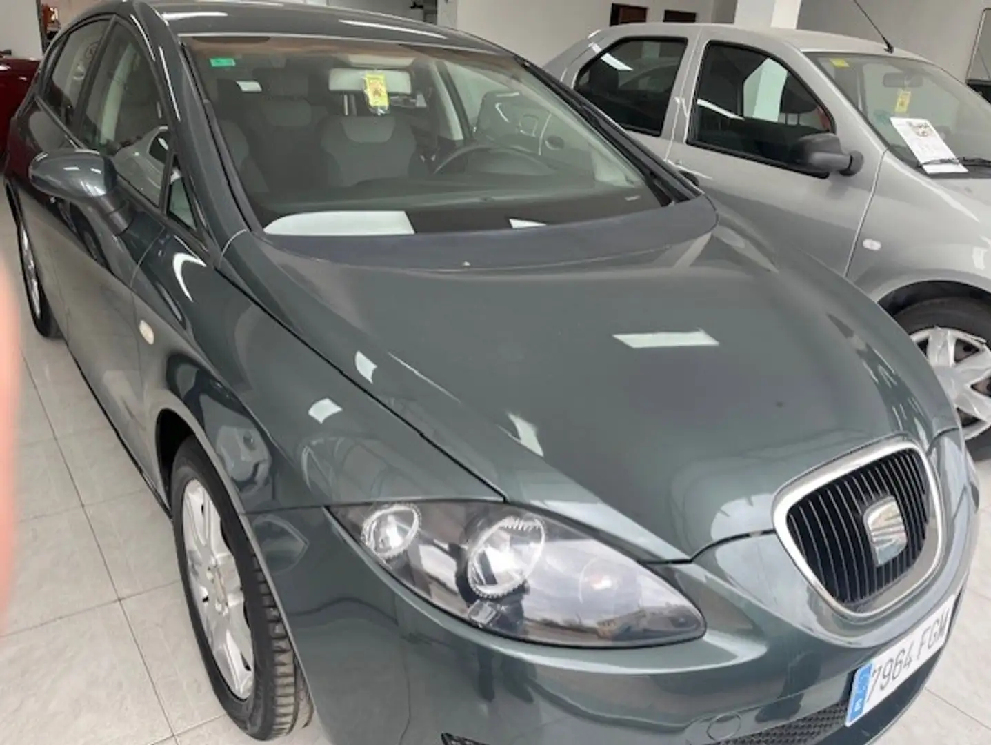 SEAT Leon 1.9TDI Reference Gris - 2