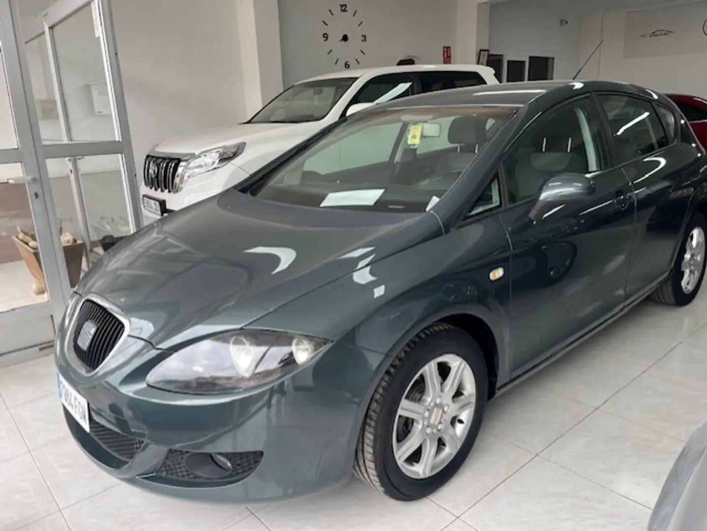 SEAT Leon 1.9TDI Reference Gris - 1