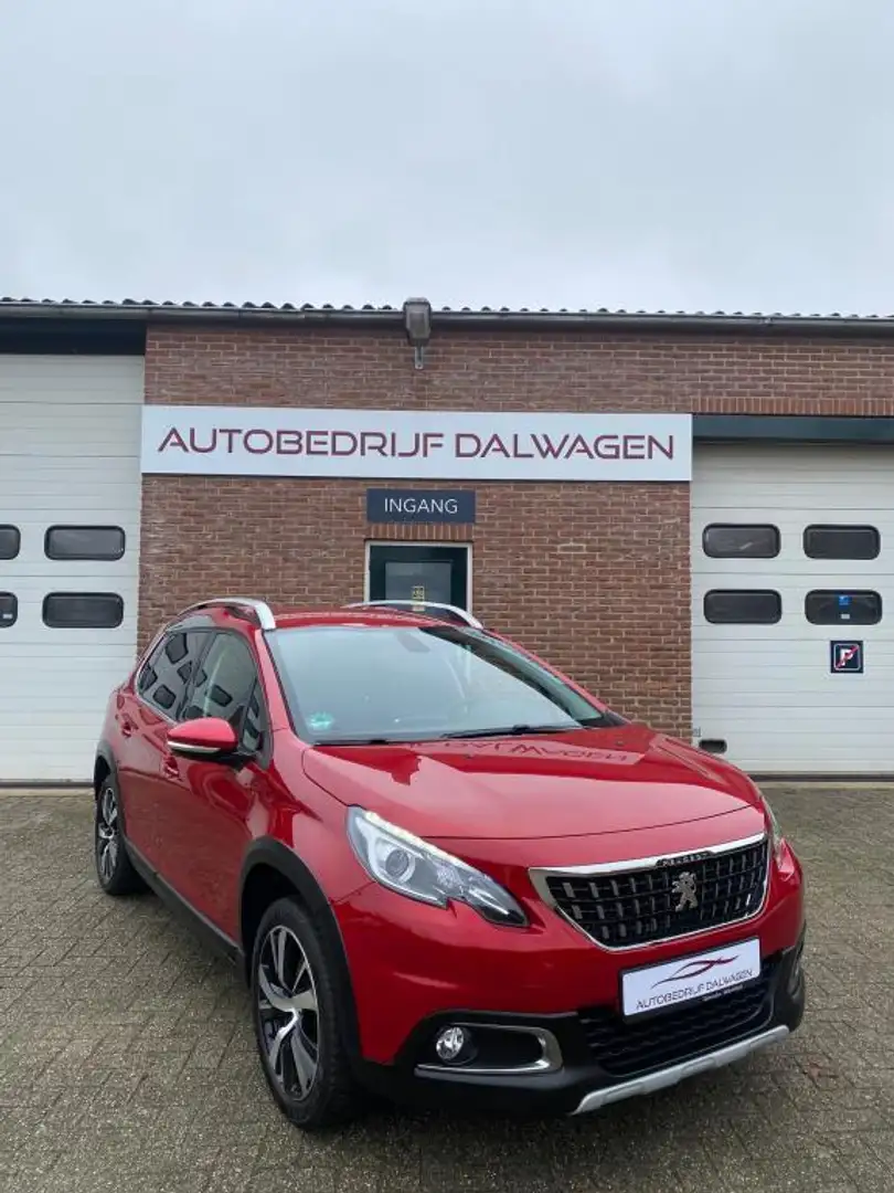 Peugeot 2008 1.2 PureTech Active Rood - 2