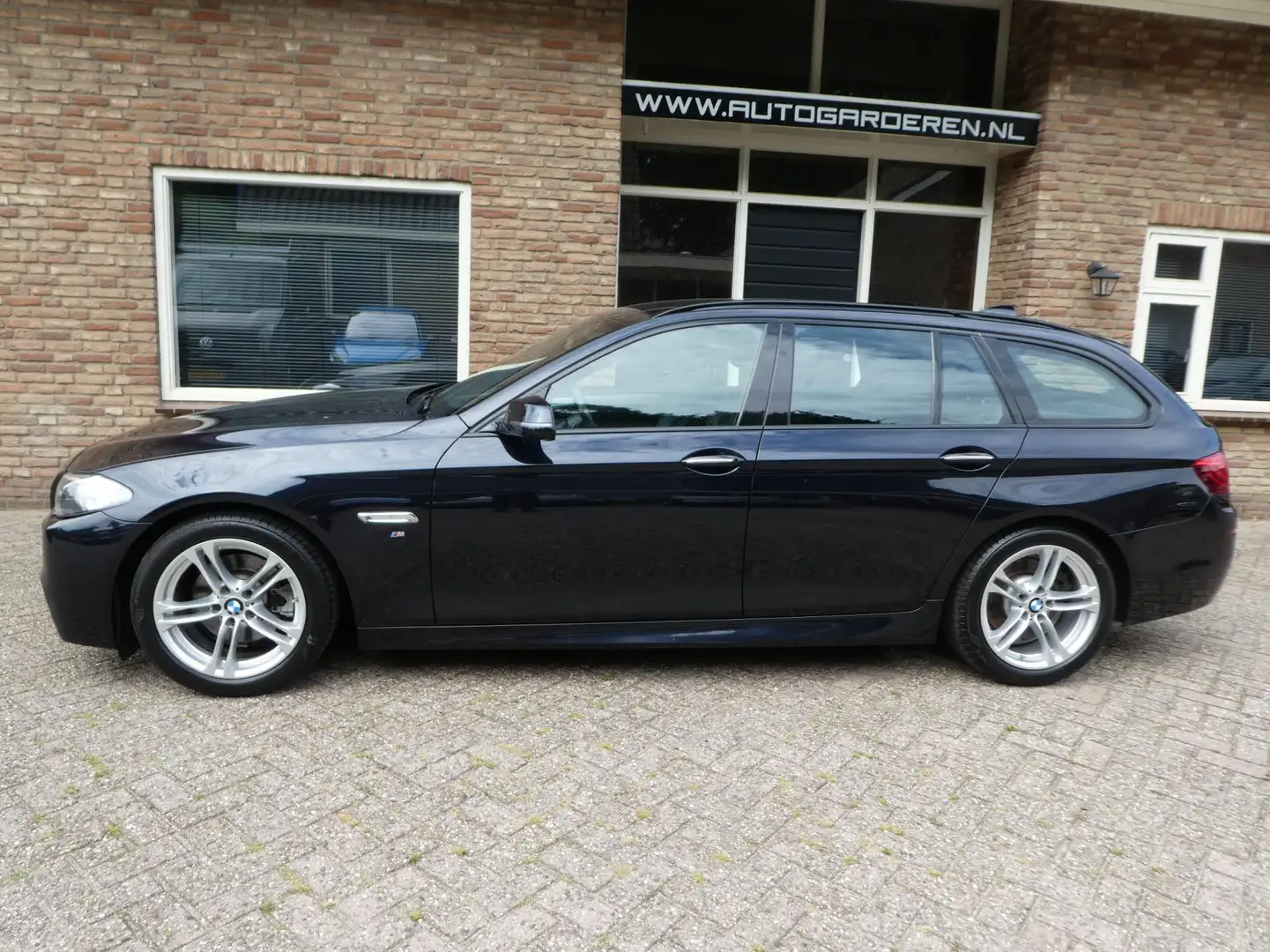 BMW 520 5-serie Touring 520i Executive Automaat / Leder / Zwart - 2