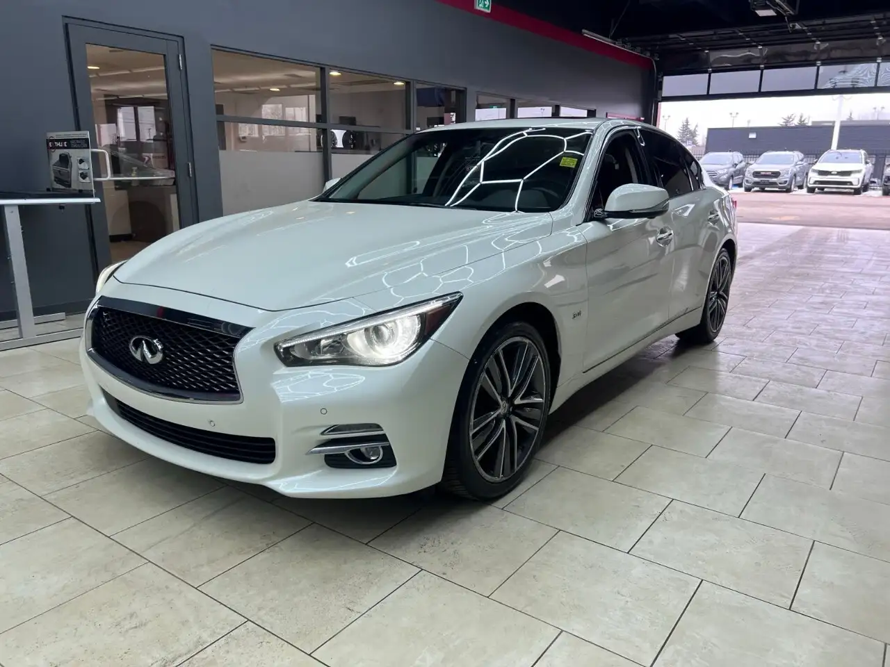 Infiniti Q50 снимка Infiniti Q50