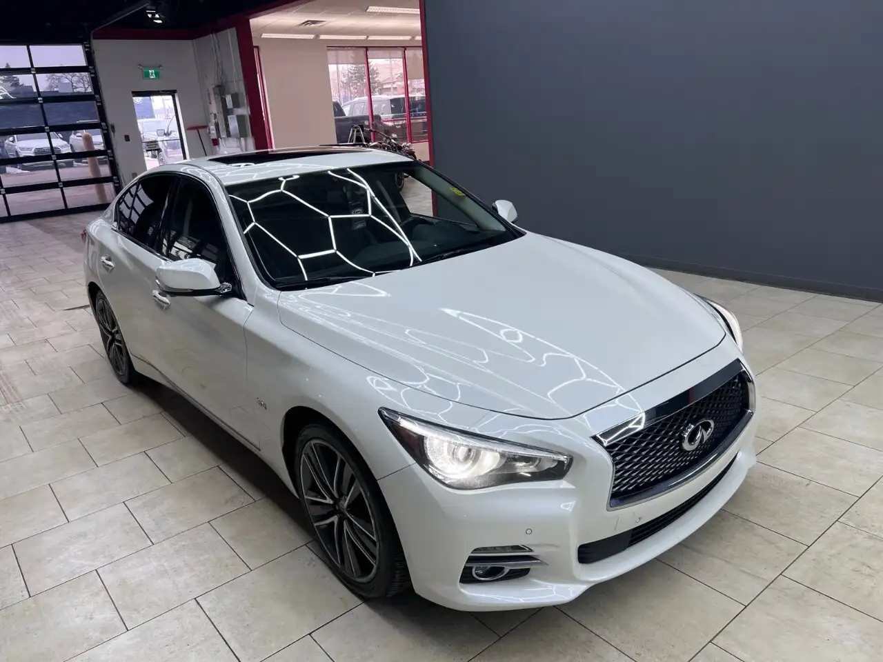 Infiniti Q50 снимка Infiniti Q50
