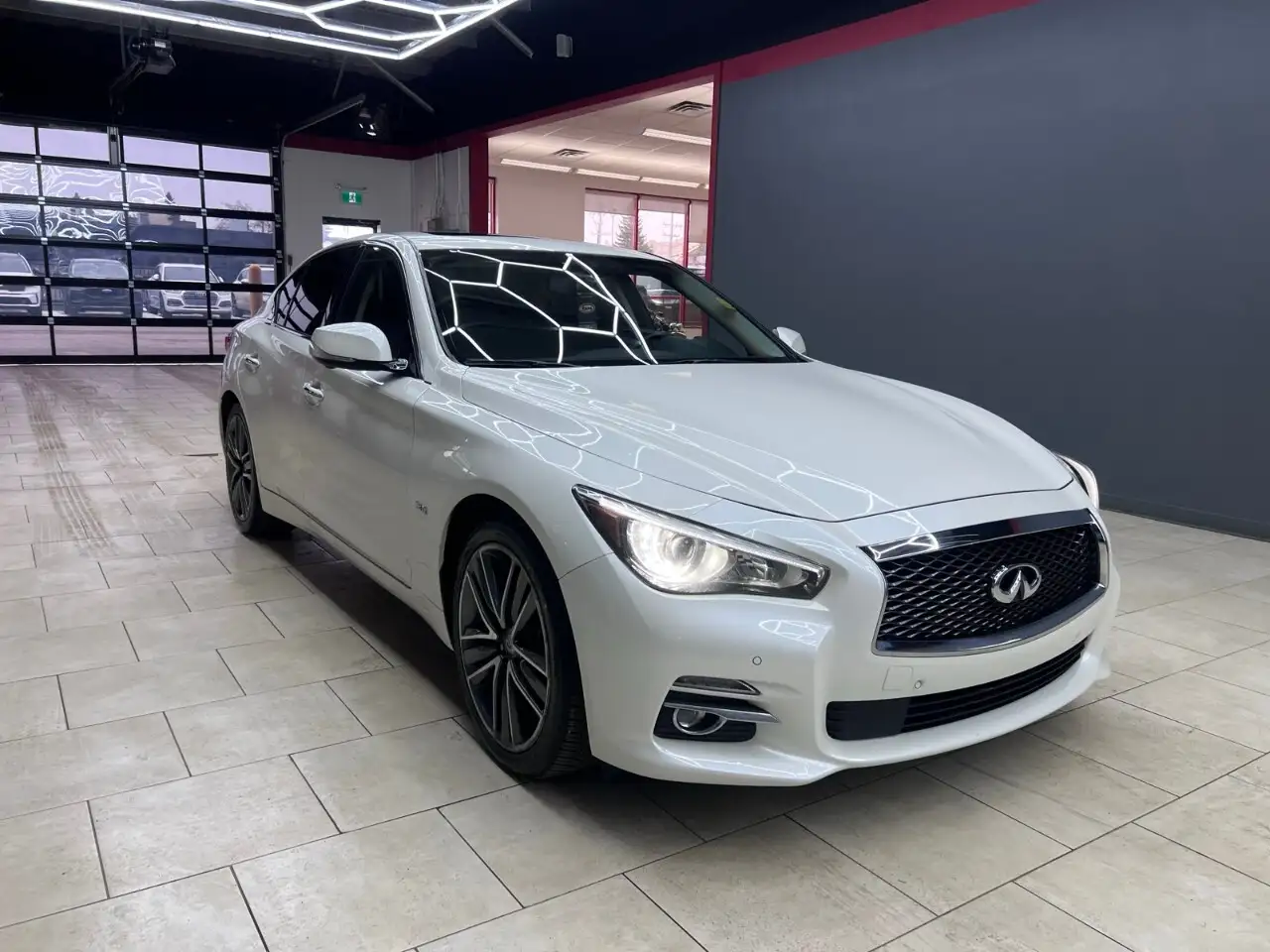 Infiniti Q50 снимка Infiniti Q50