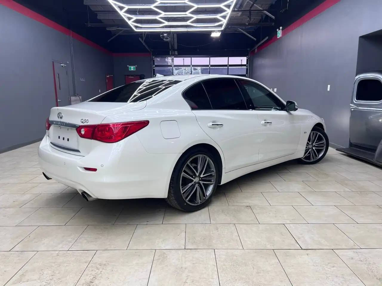 Infiniti Q50 снимка Infiniti Q50