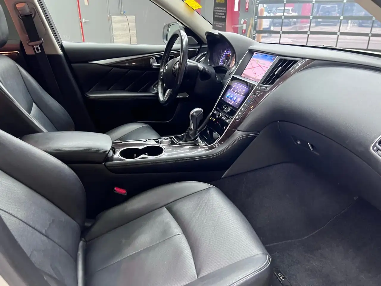 Infiniti Q50 снимка Infiniti Q50