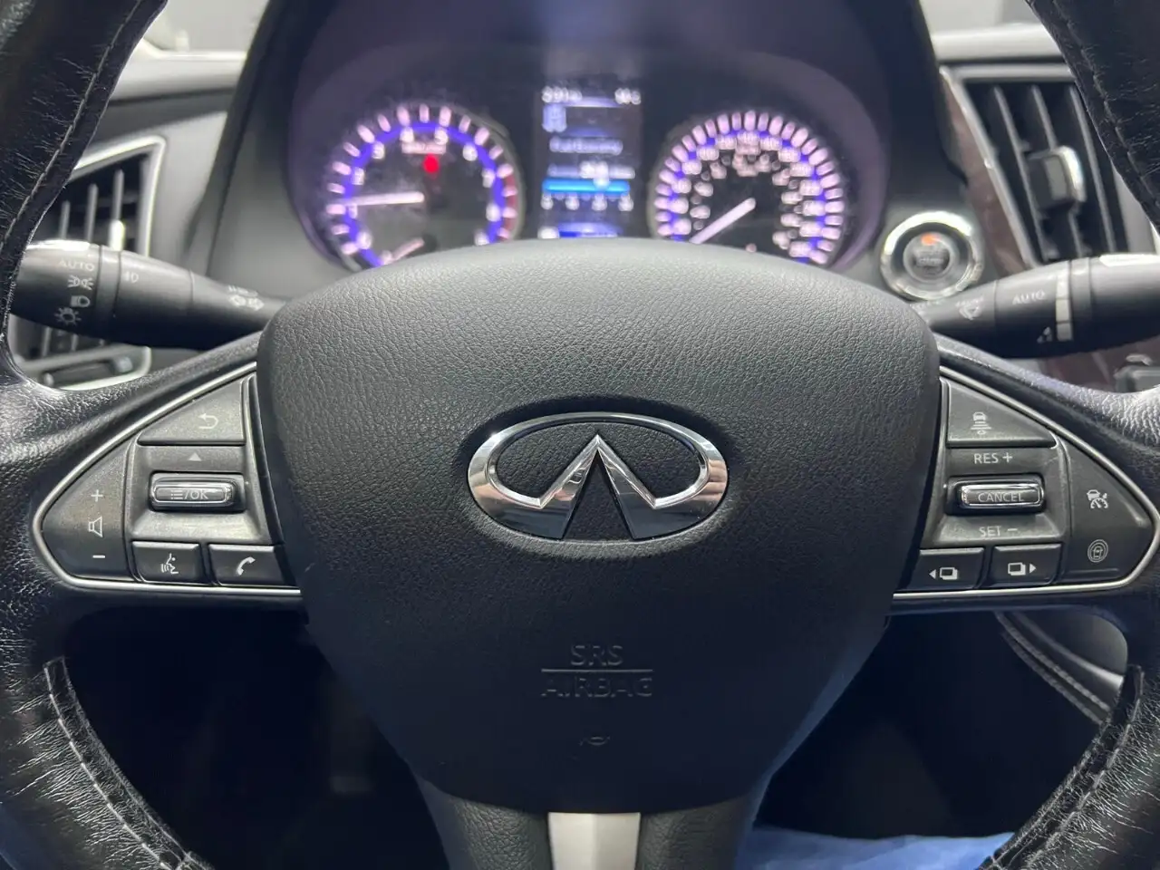 Infiniti Q50 снимка Infiniti Q50