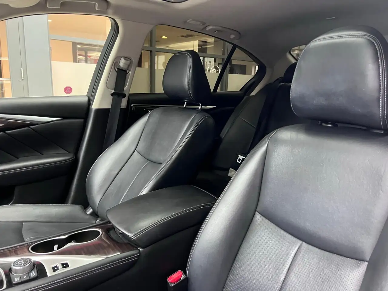 Infiniti Q50 снимка Infiniti Q50