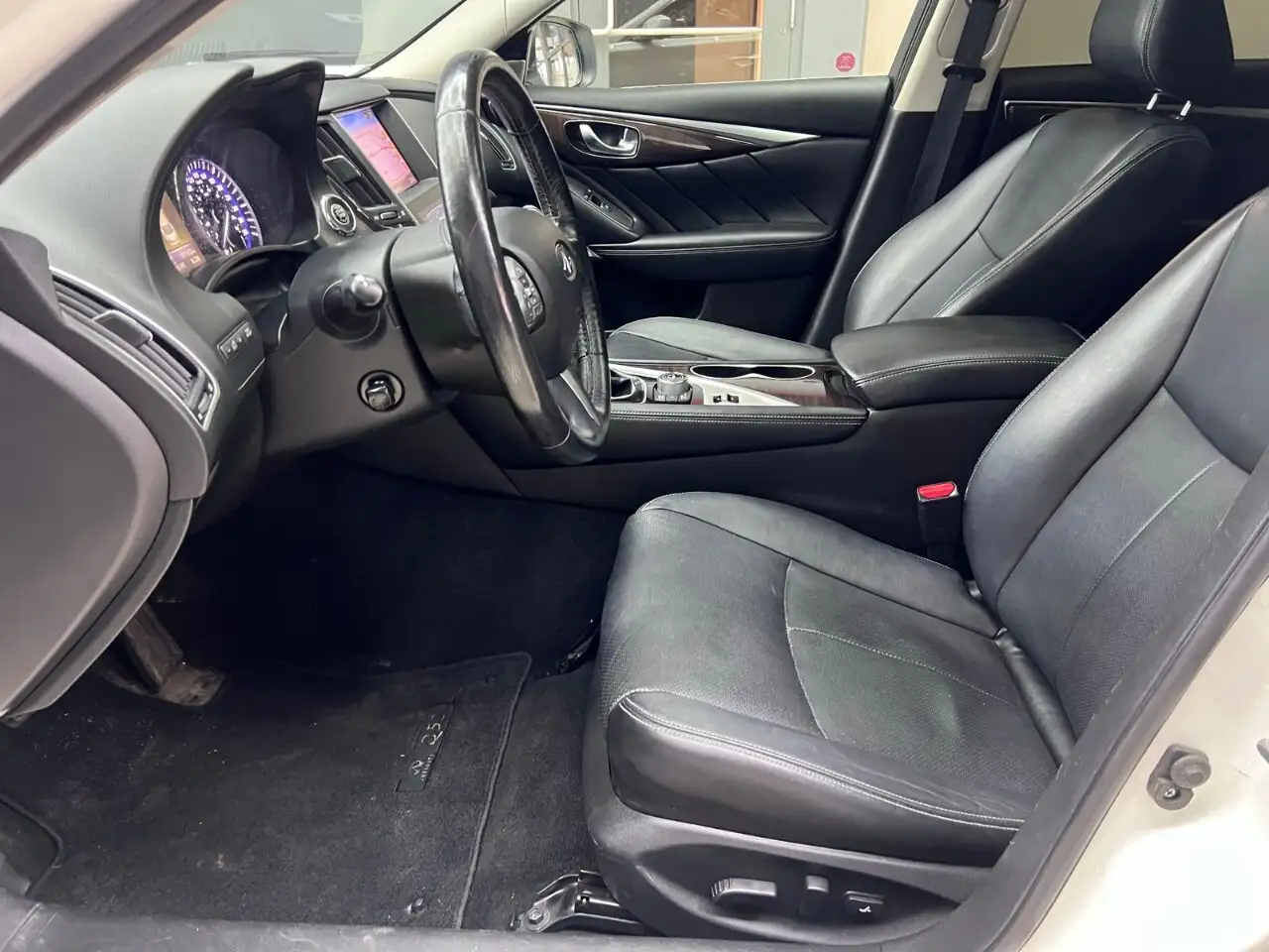 Infiniti Q50 снимка Infiniti Q50