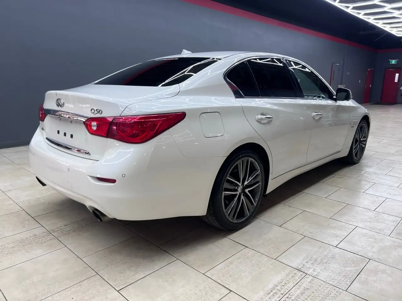Infiniti Q50 снимка Infiniti Q50