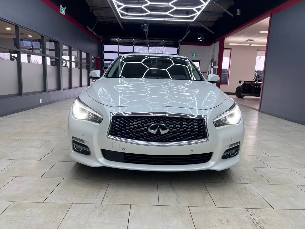 Infiniti Q50 снимка Infiniti Q50