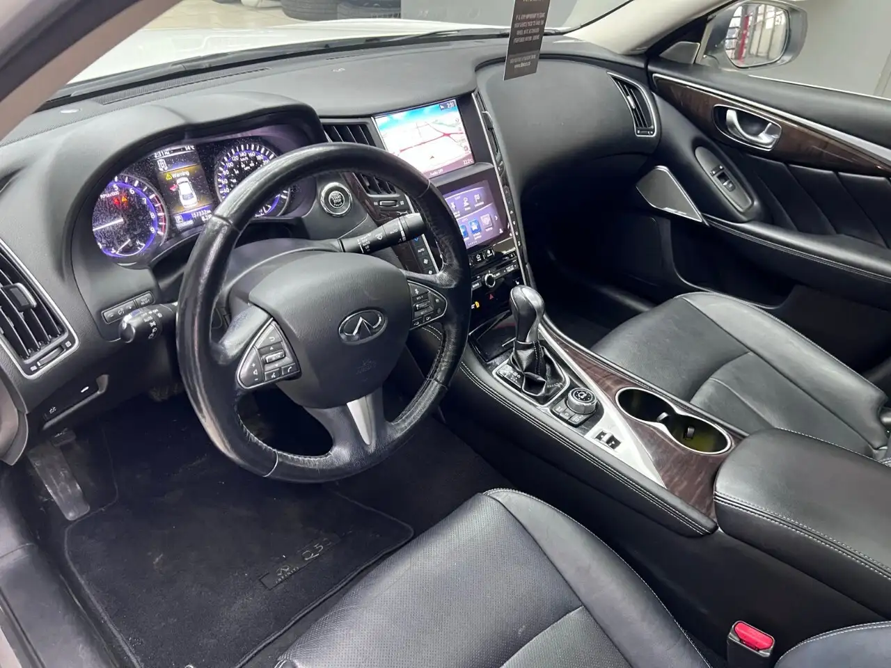 Infiniti Q50 снимка Infiniti Q50