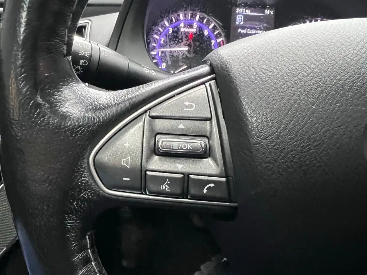 Infiniti Q50 снимка Infiniti Q50